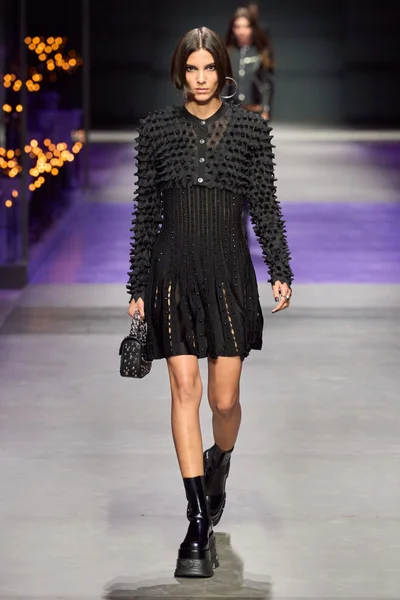 Look 10